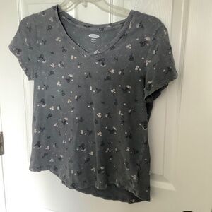 Gray old navy tee